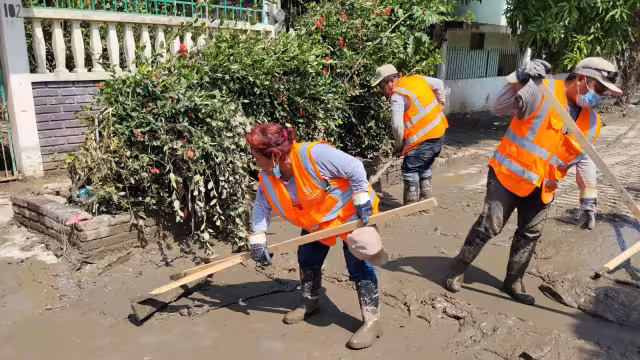 Mujeres y hombres de Yucatán trabajan en el rescate de Poza Rica