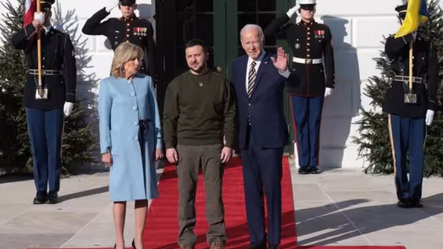  Biden le expresó a Zelenski que el pueblo ucranio “inspira al mundo”