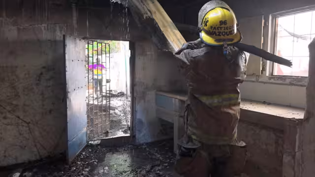 Habitantes denunciaron que el inmueble llevaba tiempo aparentemente abandonado.