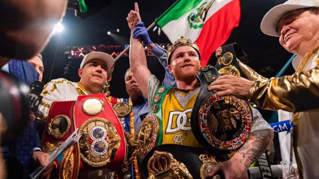 "Canelo" Álvarez mostró su amor por México y arremetió contra Messi
