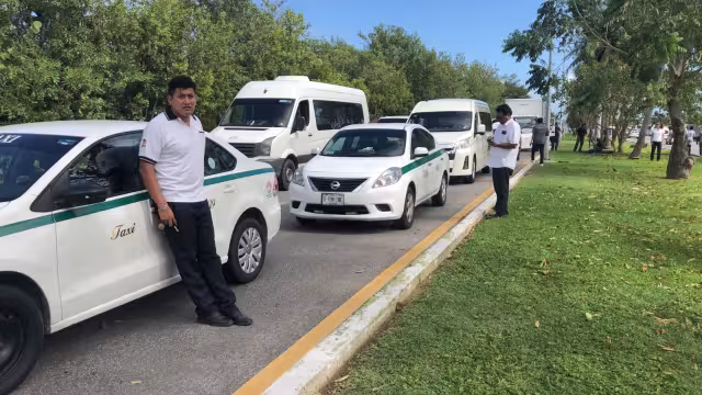 Los taxistas desistieron al bloqueo de la Zona Hotelera