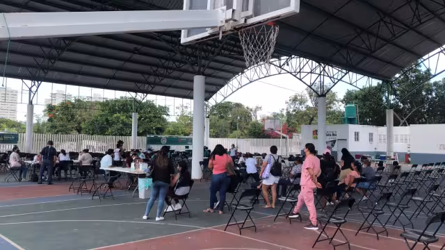 Personal encargado de la aplicación de las vacunas anticovid a menores de entre 12 y 15 años no dio detalles del menor