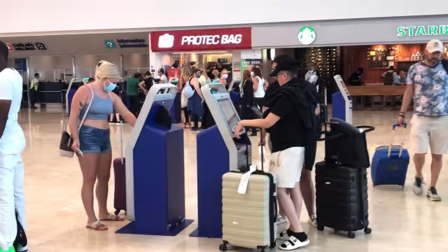 La Terminal 4 registraba retraso de alrededor de dos horas en los vuelos de la aerolínea Frontier a Dallas