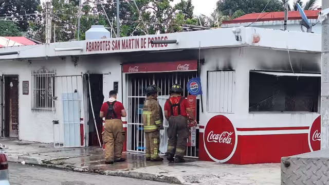 La tienda de abarrotes denominada San Martín de Porres sufrió un incendio.