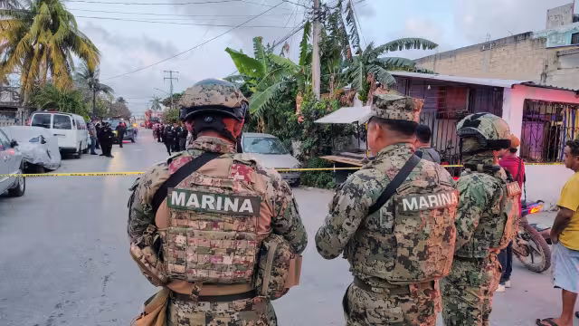 Elementos de la Marina y policiacos llegaron al lugar de los hechos.