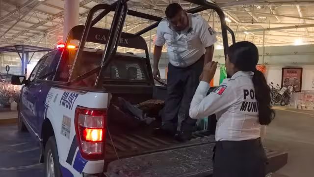 Hombre fue detenido en Chedraui Tacubaya por consumir cerveza sin pagar.