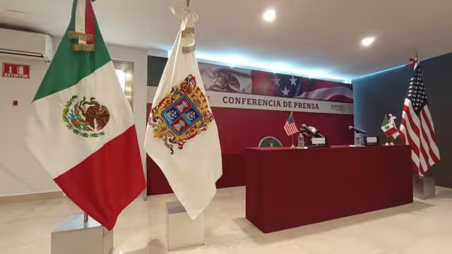 Ken Salazar llegó a Campeche para hablar con Layda Sansores