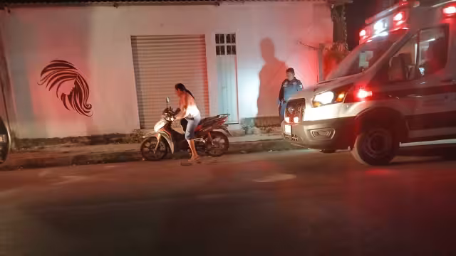 Perro provoca caída de joven motociclista en Campeche