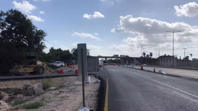 Los automovilistas agradecen que este fin de semana la carga vehicular es menor