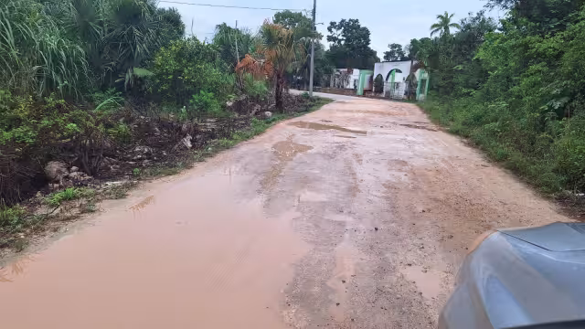 Intensas lluvias agravan daños en caminos rurales de la zona maya de Quintana Roo