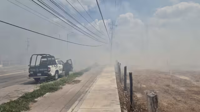 Incendio fuera de control se registró en la colonia Las Brisas, en Champotón.
