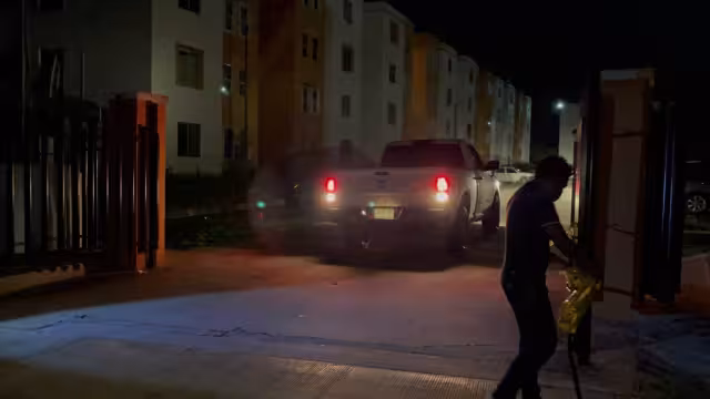 Vecinos fueron despertados al escuchar por lo menos 5 detonaciones, al estar espantados llamaron a la policía