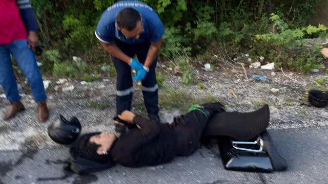 El joven fue trasladado de urgencia al Hospital Tulum, donde quedó bajo atención médica especializada