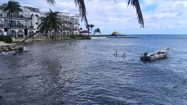 Organizaciones ambientalistas se oponen a la extracción de arena frente a Playa Mamitas para verterla en el Recodo.