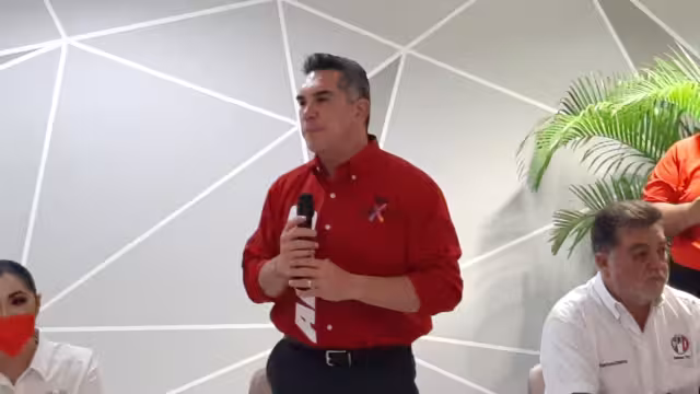 'Alito' Moreno viajó a Chetumal a la convención de delegados del PRI a nivel nacional