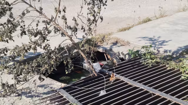 Vecinos de la colonia El Aserradero, en Champotón, denuncian un drenaje pluvial sin rejilla en la calle 13 con 14.
