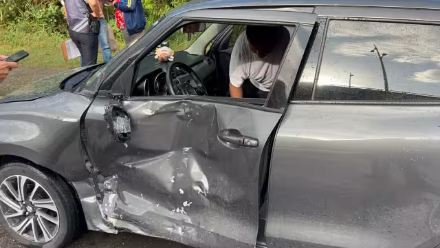 Agentes de Tránsito detectaron que el automovilista presentaba aliento alcohólico, motivo por el cual fue asegurado en el lugar