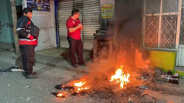 El incendio fue controlado por los vecinos mientras llegaban los Bomberos