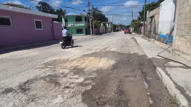 Baches y encharcamientos ponen en riesgo a familias en la colonia El Tajonal
