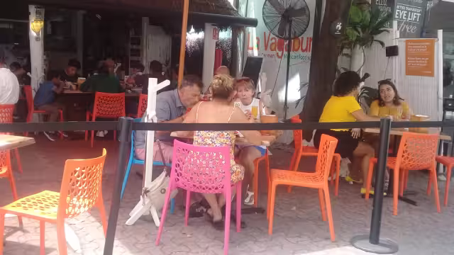 Es notoria la presencia de adultos mayores de México.