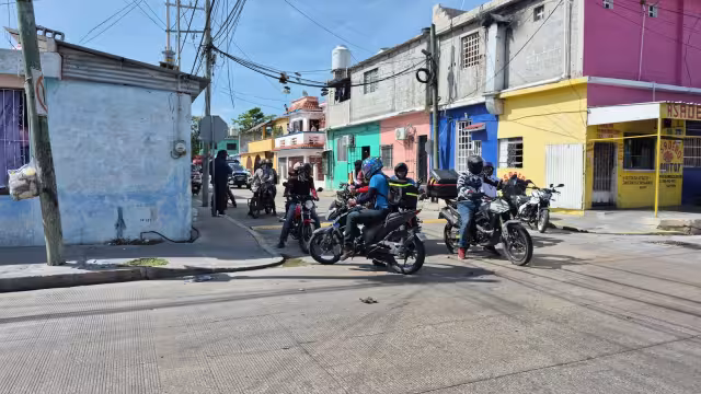 Decenas de motociclistas se movilizaron en la colonia Morelos.