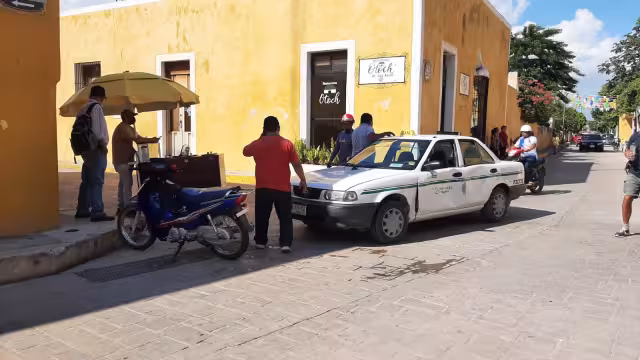 El taxi registró daños en una de las puertas