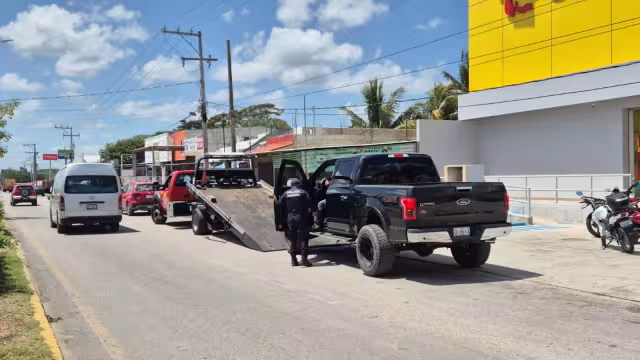 La camioneta fue asegurada por autoridades.