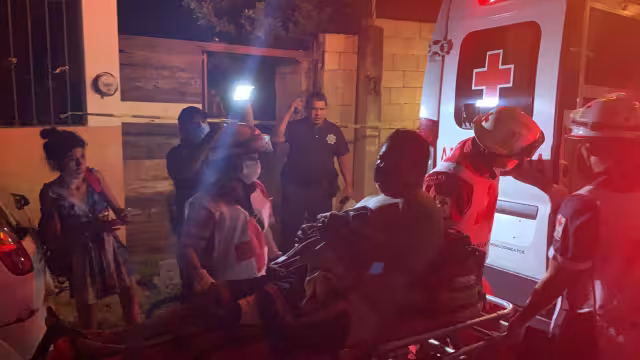 El lugar quedó completamente acordonado mientras elementos de la Agencia Estatal de Investigación realizaban el levantamiento de los casquillos