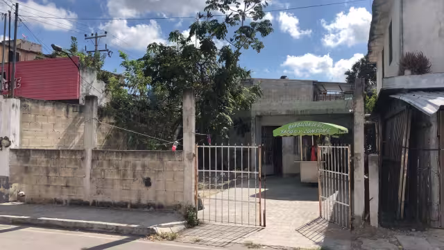 Elementos policiacos acudieron a levantar el arma y llevarla hacia las instalaciones de la FGE Quintana Roo en Cancún, para las investigaciones correspondientes