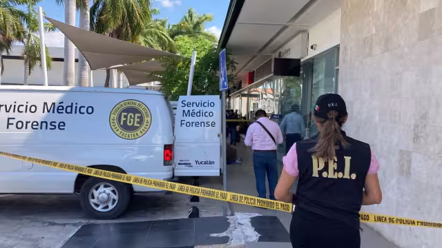 Autoridades investigan el hallazgo de un hombre en una plaza al Norte de Mérida