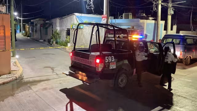 La policía acudió con cierta tardanza al lugar del incidente, lo que aprovecharon las agresoras para escapar de la casa.