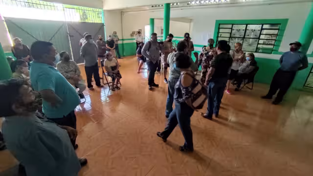 Fueron alrededor de 30 trabajadores para intentar dialogar con el secretario general del sindicato