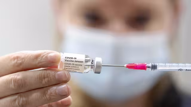 En Suecia recomiendan una cuarta vacuna contra COVID-19 a personas mayores de 80 años