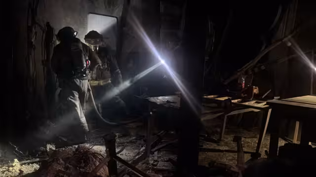 Los bomberos lograron controlar el siniestro y sofocar las llamas.