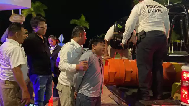 Ambos fueron asegurados y trasladados hasta la base de Policía por faltas administrativas