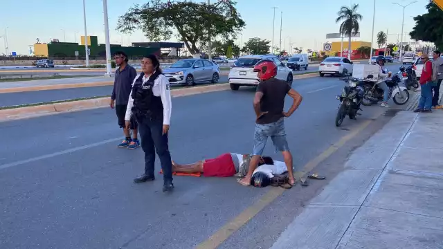 La mujer iba de acompañante y se llevó la peor parte al caer al pavimento