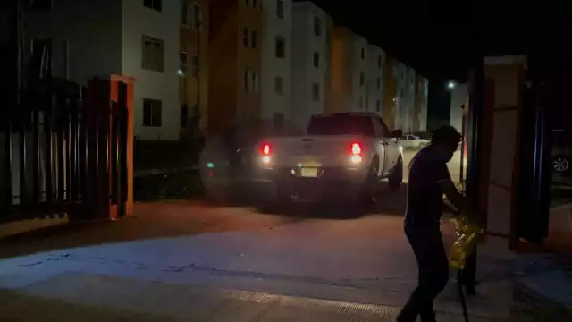 Vecinos fueron despertados al escuchar por lo menos 5 detonaciones, al estar espantados llamaron a la policía