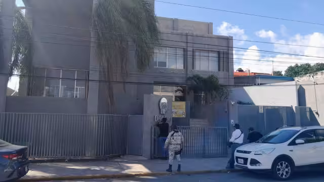 La zona fue cerrada a la circulación para facilitar el trabajo de los elementos.