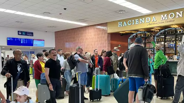 Turistas llegan a Mérida este domingo