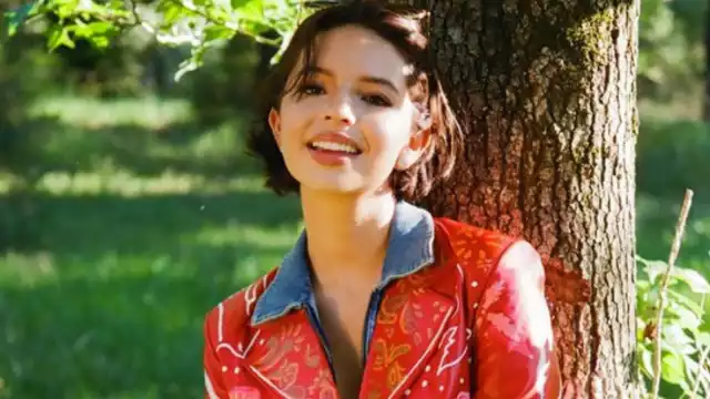 La mexicana Ángela Aguilar será parte del desfile de lencería de la cantante Rihanna