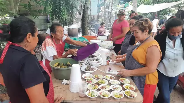 La salida del gremio significa ofrecer el rico chocolomo a la gente que acude al domicilio