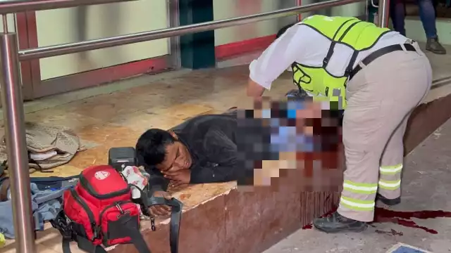 Paramédicos trasladaron al hombre a un hospital