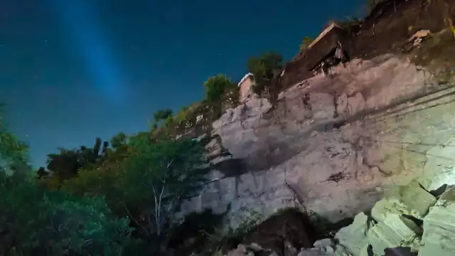 Un derrumbe en el paredón del Panteón Municipal de La Paz en Cuernavaca afectó cinco viviendas levemente, sin lesionados.