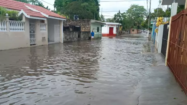 Ante la temporada de lluvias, los predios de las zonas bajas se inundan por la falta de pozos de absorción