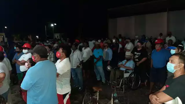 Un grupo de agricultores intentó, sin éxito, ingresar al recinto