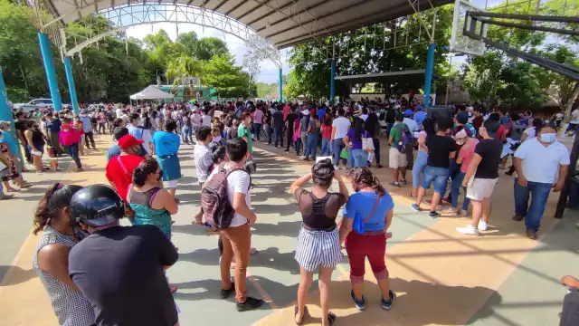 Desde el martes 3 de agosto, se ha visto la formación de largas filas en el módulo de vacunación de la Colonia San Juan