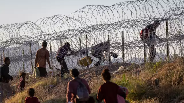 Texas apeló el fallo que permitía a Joe Biden cortar el alambre de púas en frontera con México