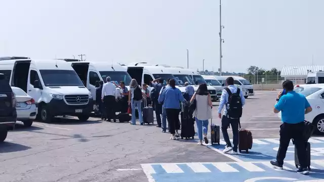 Participantes del Congreso Mexicano del Petróleo rentaron camionetas particulares