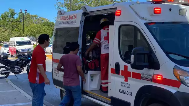 La abuelita fue atendida por paramédicos tras presentar golpes