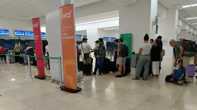 Hay buena afluencia de pasajeros en el aeropuerto de Mérida